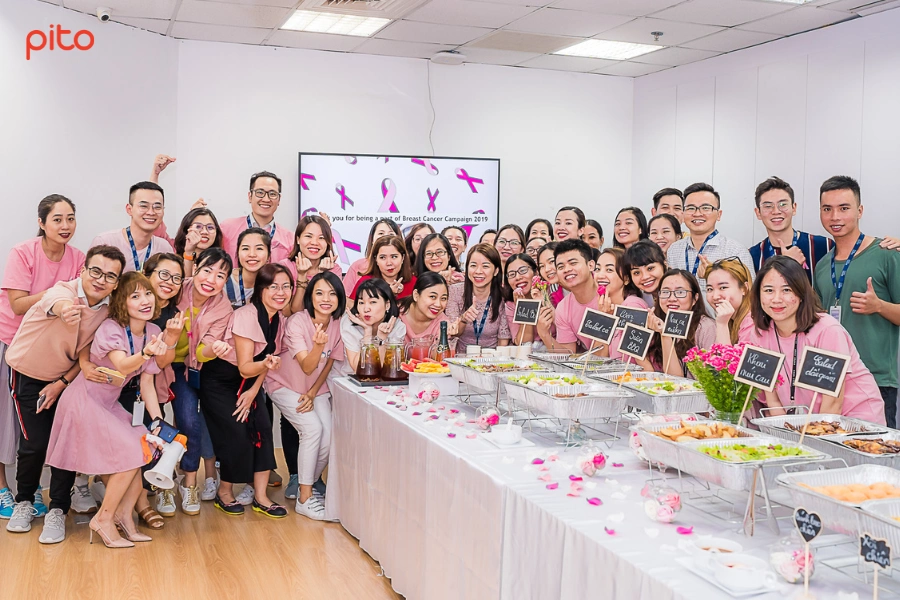 Chụp hình kỷ niệm sau khi kết thúc tiệc Happy Hour - PITO