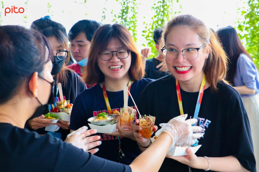 Cung cấp thức ăn, nước uống ngon cho hoạt động Happy Hour là điều cần thiết - PITO