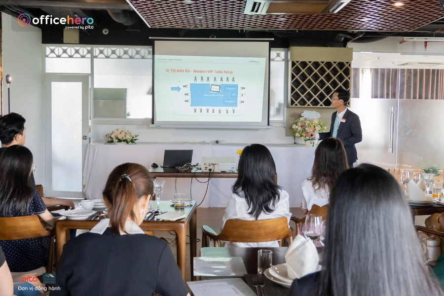 Dien-gia-Nguyen-Tien-Tuyen-chia-se-ve-vi-tri-ngoi-khi-dung-tiec Diễn giả Nguyễn Tiến Tuyến chia sẻ về vị trí ngồi khi dùng tiệc