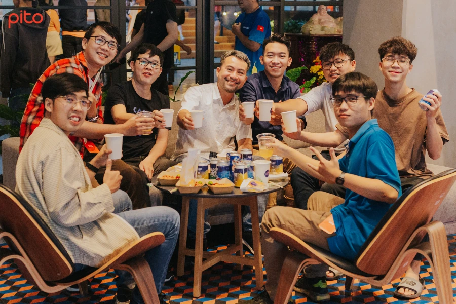 Kết hợp Happy Hour với hoạt động hộp kẹo cảm xúc