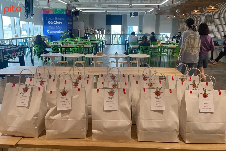 Các phần meal pack được chuẩn bị sẵn và đem đến văn phòng vào Happy Hour - PITO