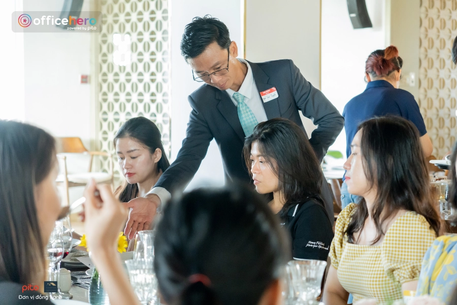 Thực hành giao tiếp trên bàn tiệc
