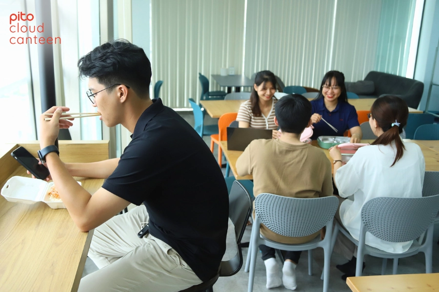 Ăn trưa một mình ở chốn công sở - PITO Cloud Canteen