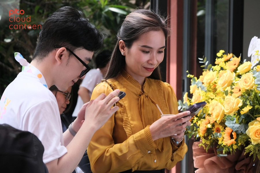 Khách hàng trải nghiệm dùng PITO Cloud Canteen