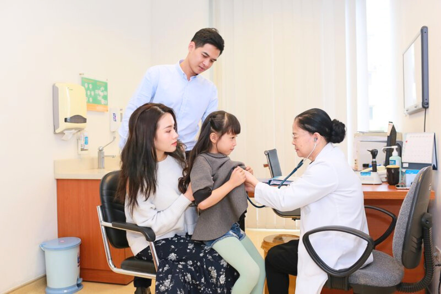 Khám sức khoẻ cho gia đình nhân viên