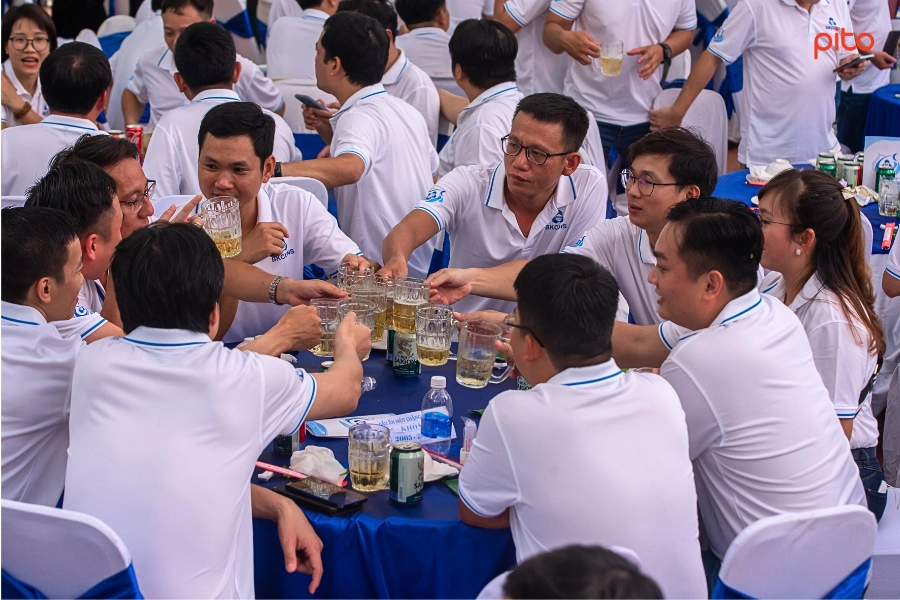 Tiec-ban-kieu-a Tiệc bàn kiểu Á