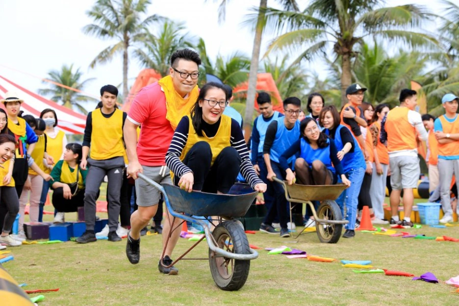 Tro-choi-team-building-cho-gia-dinh-cuoc-dua-toc-do-PITO Trò chơi team building cho gia đình, trò chơi cuộc đua tốc độ - PITO