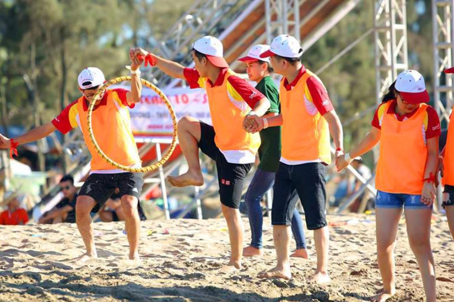 Tro-choi-team-building-cho-gia-dinh-tro-choi-chuyen-vong-PITO Trò chơi team building cho gia đình, trò chơi chuyền vòng - PITO
