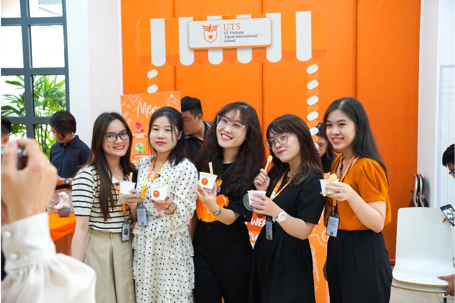 Check-in-voi-xe-kem Check-in với xe kem