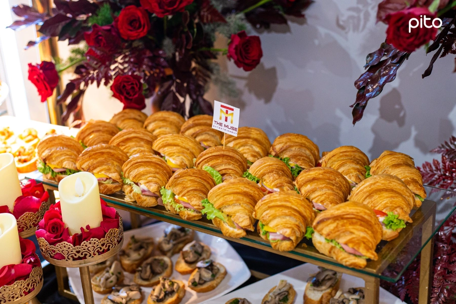 Croissant thịt nguội