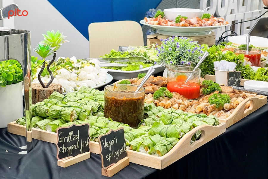 Khay gỗ đựng món ăn