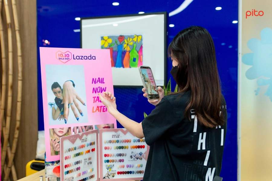 Làm nail ở công ty
