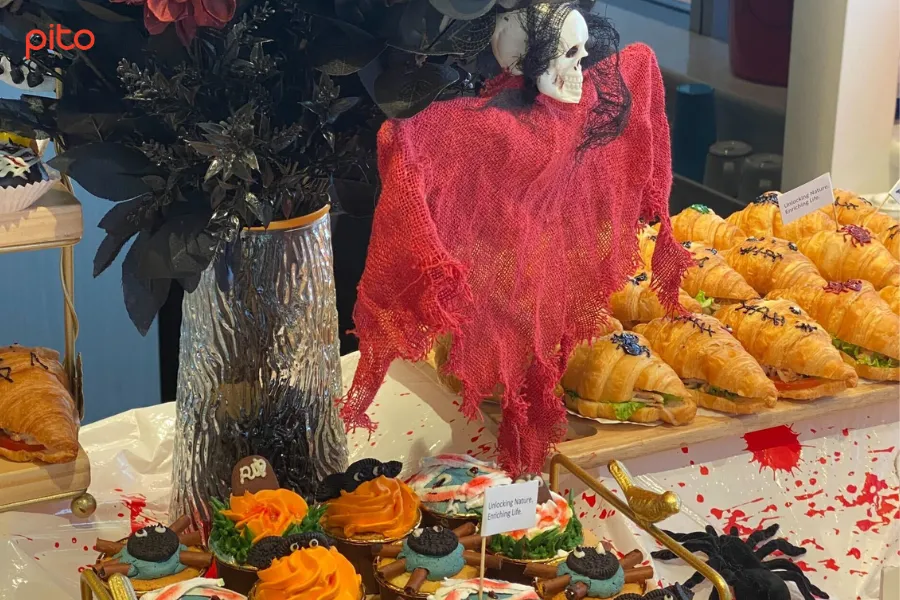 Bàn tiệc Halloween kinh dị