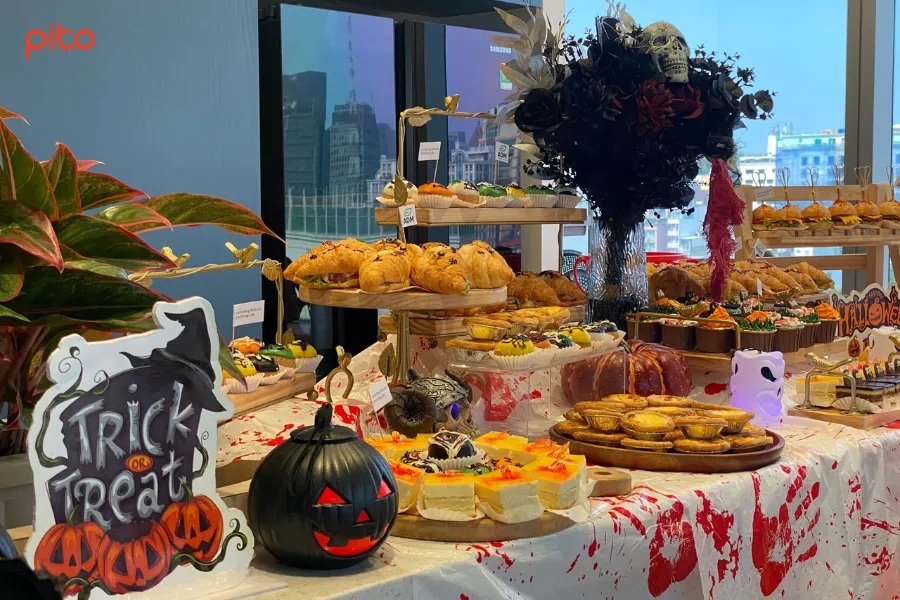 Bàn tiệc không khí Halloween