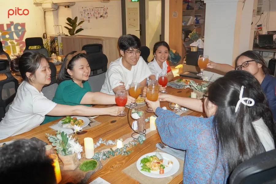 Khong-khi-trong-hoat-dong-gan-ket-nhan-vien Mọi người hoà chung không khí vui vẻ