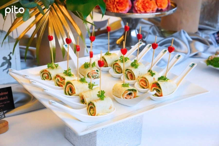 Tiệc Finger Food đẹp và sang trọng PITO trang trí trên muỗng sứ