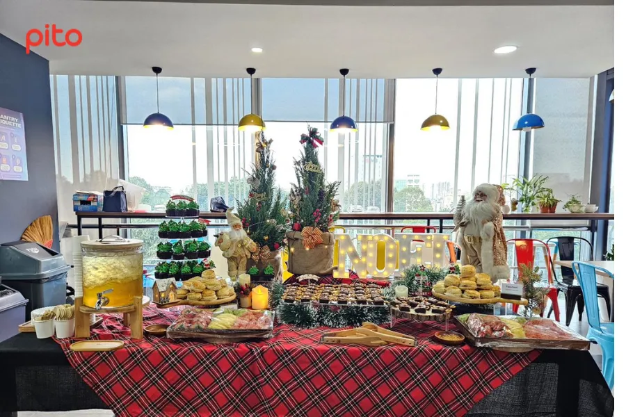 Bàn tiệc Happy Hour tiệc giáng sinh