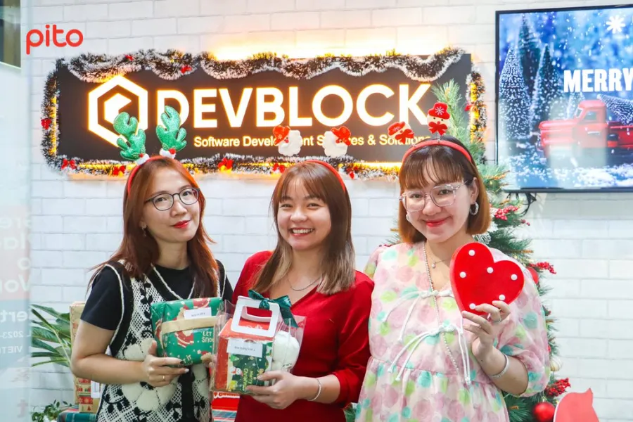 Nhân viên Deblock đón tiệc giáng sinh