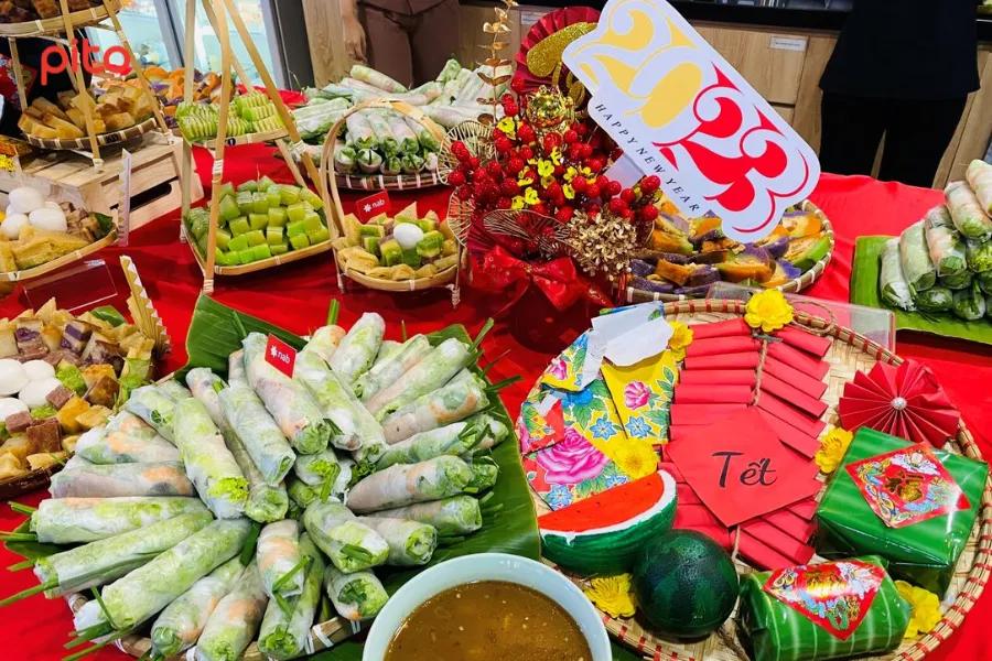 Tiec-Tan-nien-truyen-thong-tai-van-phong-2 Tiệc Tân niên truyền thống tại văn phòng