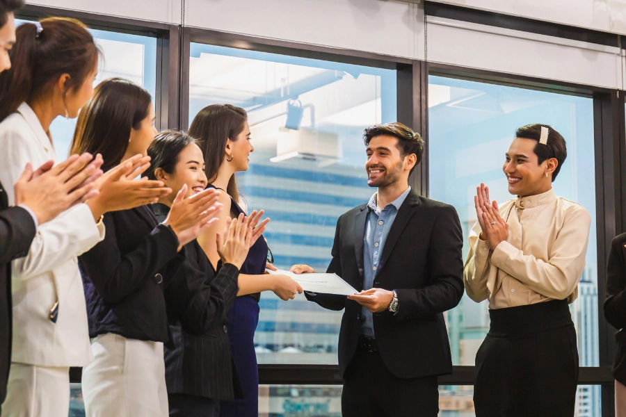Công nhận nỗ lực của nhân viên