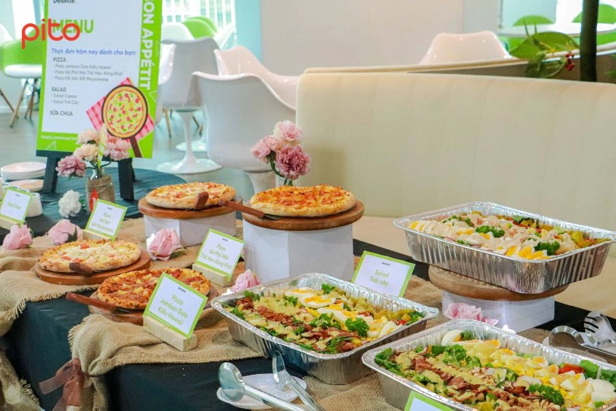 Happy-Hour-Pizza-2 Đại tiệc Pizza của Deloitte Vietnam