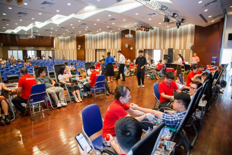 hoat-dong-hien-mau-tai-cong-ty-1 Tham gia hiến máu nhân đạo