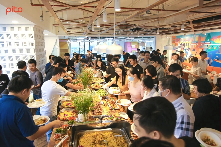 Tiệc chay mặn tại văn phòng được kết hợp bởi các đối tác uy tín