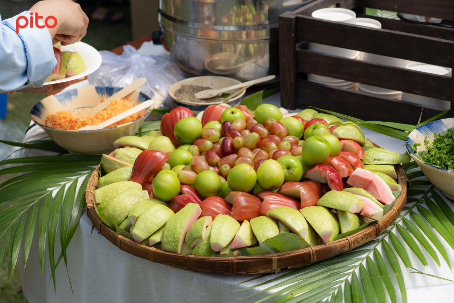 Trái cây trong tiệc buffet cho teambuilding BELSYSTEM24