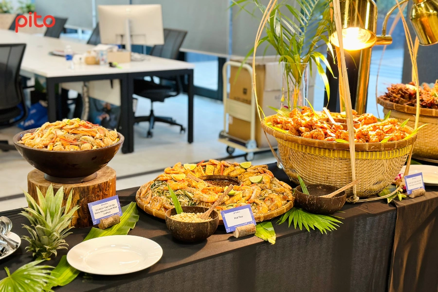 Buffet món Thái Lan tại văn phòng Sky Mavis