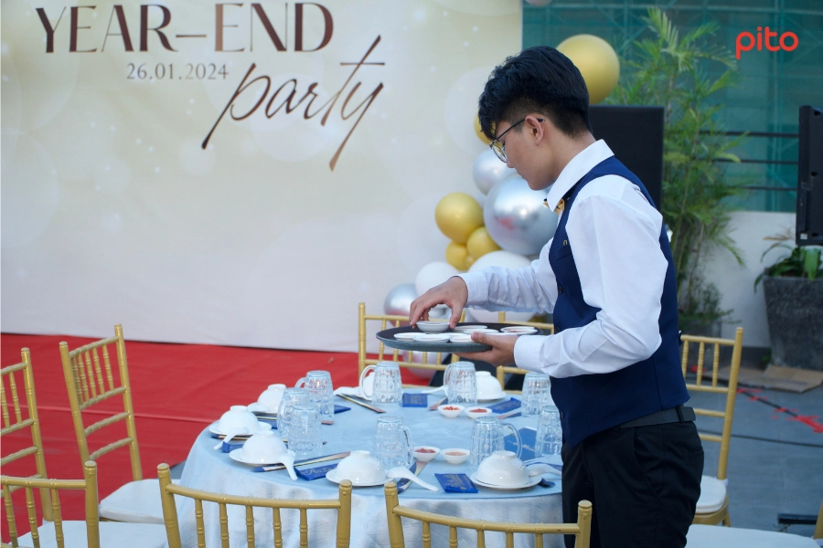 tiec-ban-tai-van-phong Tiệc bàn tại văn phòng