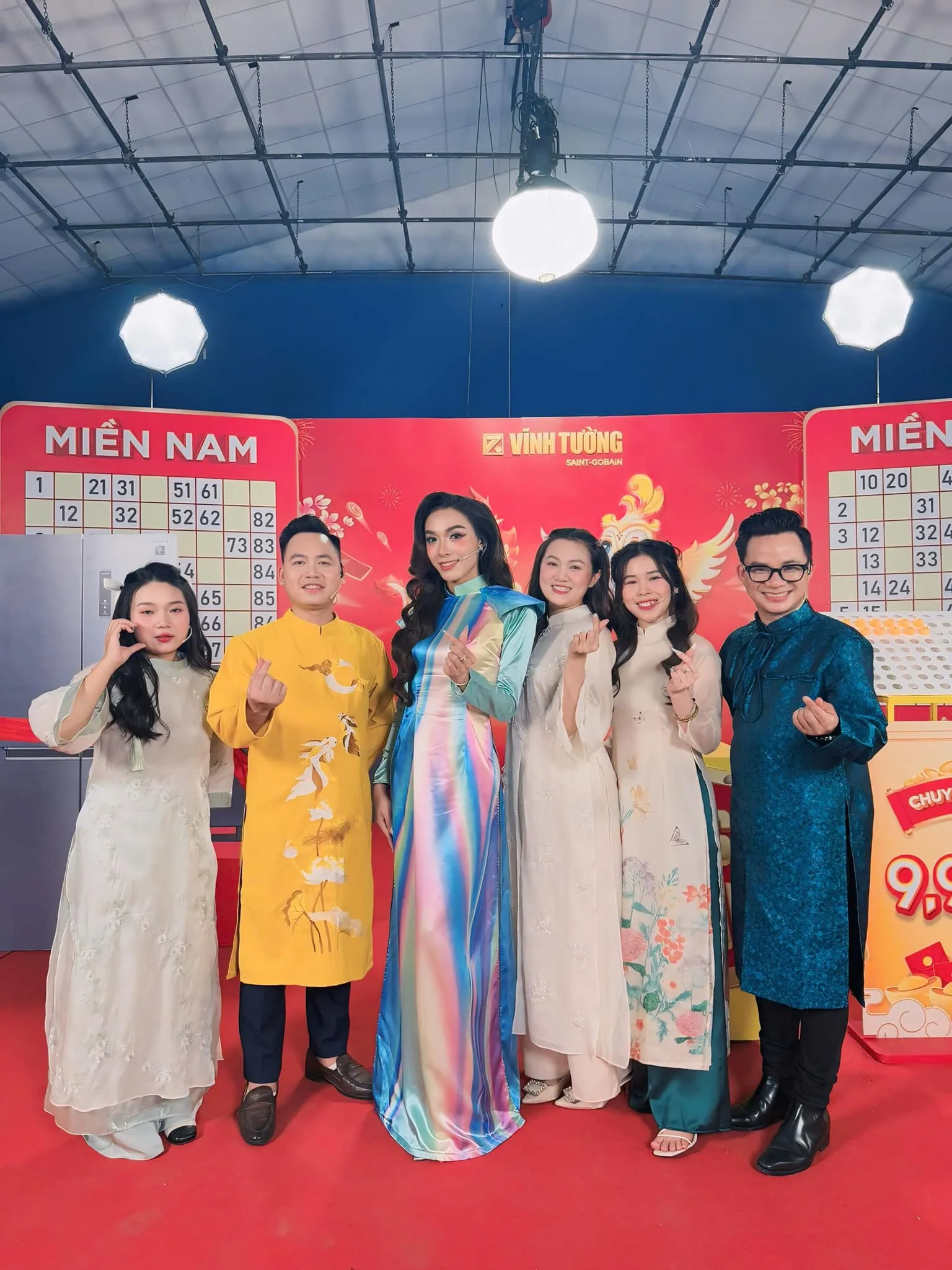 doan-lo-to-sai-gon-tai-cac-dem-dien-cuoi-nam Đoàn lô tô đi diễn cho các doanh nghiệp vào dịp cuối năm
