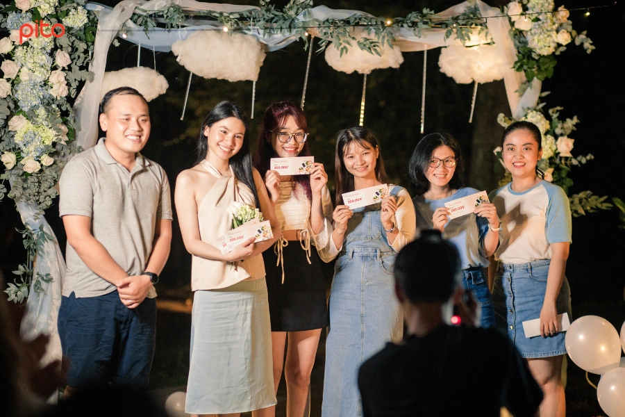 Khen thưởng nhân viên dịp cuối năm