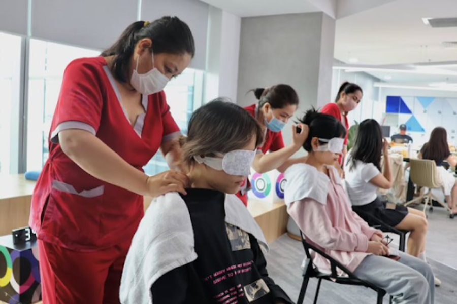 Lì xì gói massage tại văn phòng đầy thú vị