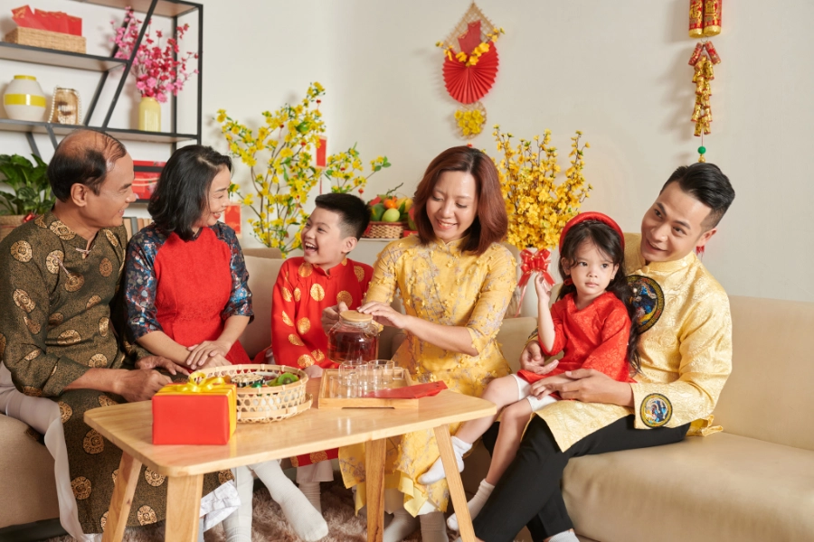 nhan-vien-thich-thu-khi-duoc-doan-vien-cung-gia-dinh-dip-tet Nhân viên thoải mái, vui vẻ đoàn tụ cùng gia đình dịp Tết