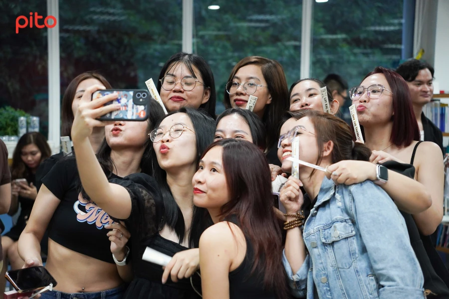 vui-ve-an-uong-cung-dong-nghiep-dip-dau-nam Bữa ăn vui vẻ, gắn kết đồng nghiệp ngày đầu năm