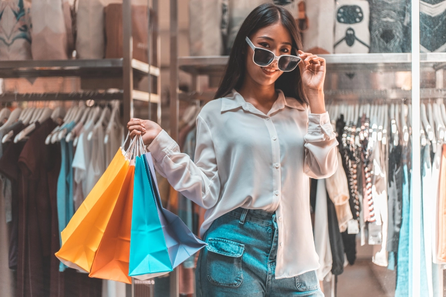 Mua sắm thả ga ra, giá cả công ty lo trong ngày Quốc tế hạnh phúc 20/3