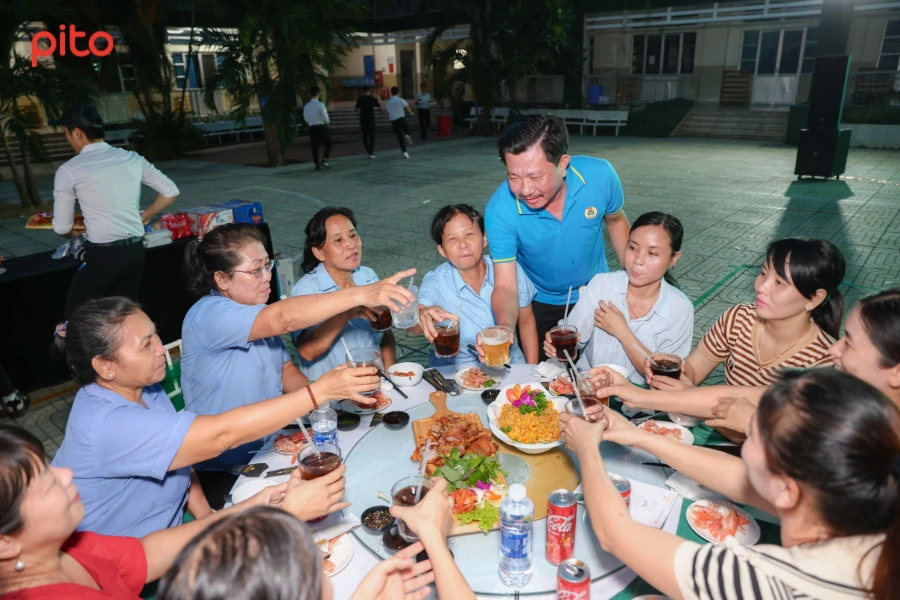 UCLA-English-Academy-tiec-ban-dip-20-11-1