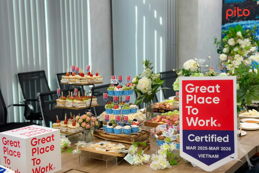 ban-tiec-teabreak-ngot-ngao Bàn tiệc nổi bật với các vị bánh cupcake