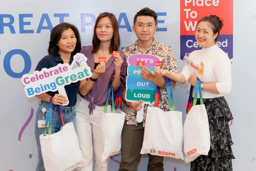 Sự kiện Proud Out Loud bùng nổ
