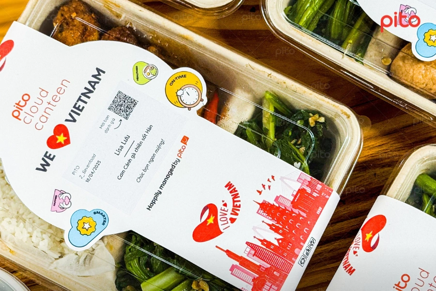 Hộp cơm văn phòng đầy tự hào