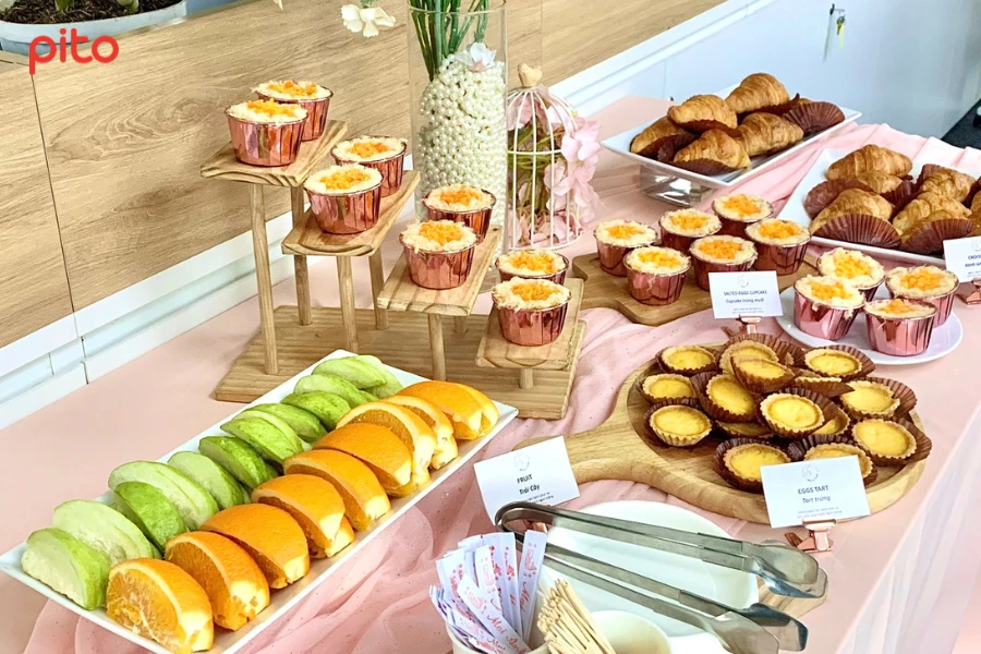 Bàn tiệc tea break cho sự kiện training tại Momo