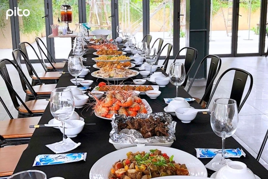 Đặt tiệc bàn đẹp cho công ty, nhà máy, trường học 