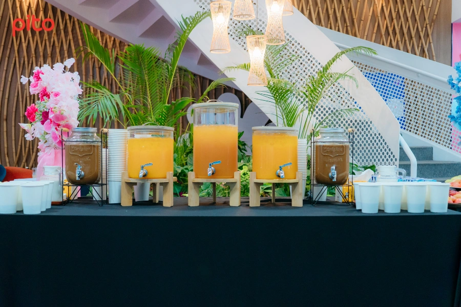 quay-cafe-nuoc-ep Quầy cà phê, nước cam ngon miệng