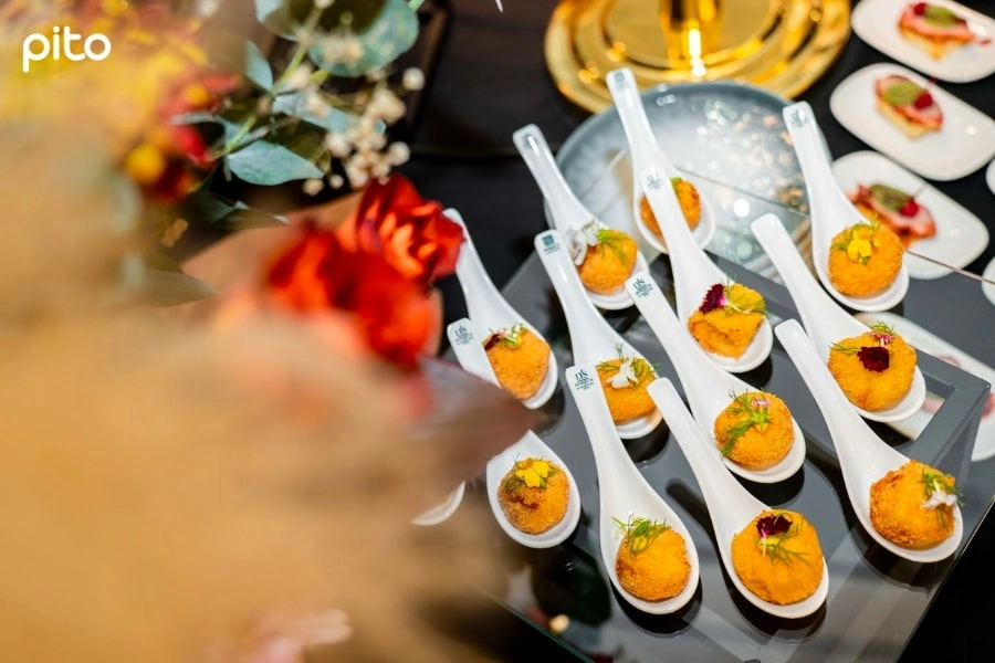 Tiec-Finger-Food-Dep (15)-min Tiệc Finger Food đẹp và sang trọng PITO trang trí trên muỗng sứ