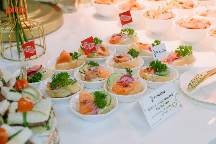 mon-an-trong-tiec-finger-food Foodflag được thiết kế chỉn chu trong các món ăn tiệc finger food