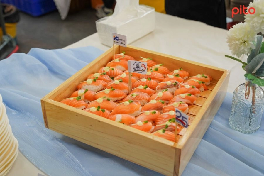 ca-hoi-sashimi-tuoi-roi-tai-van-phong Cá hồi sashimi tươi rói