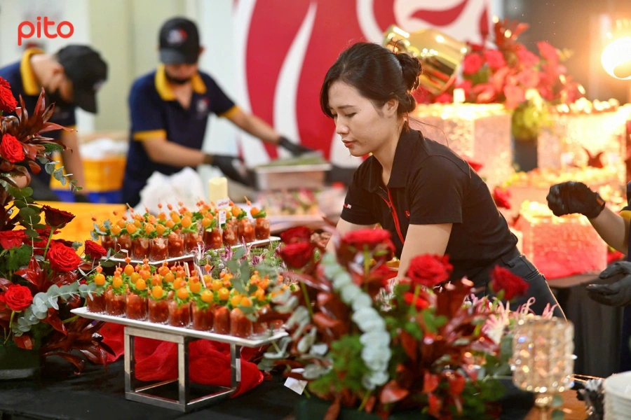 Nhân sự PITO túc trực, chỉn chu từng chi tiết trong bữa tiệc