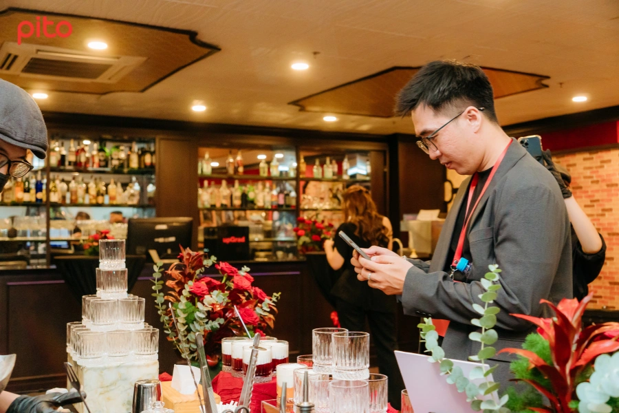 Quầy livestation mocktail thu hút nhiều khách mời của upGrad Vietnam