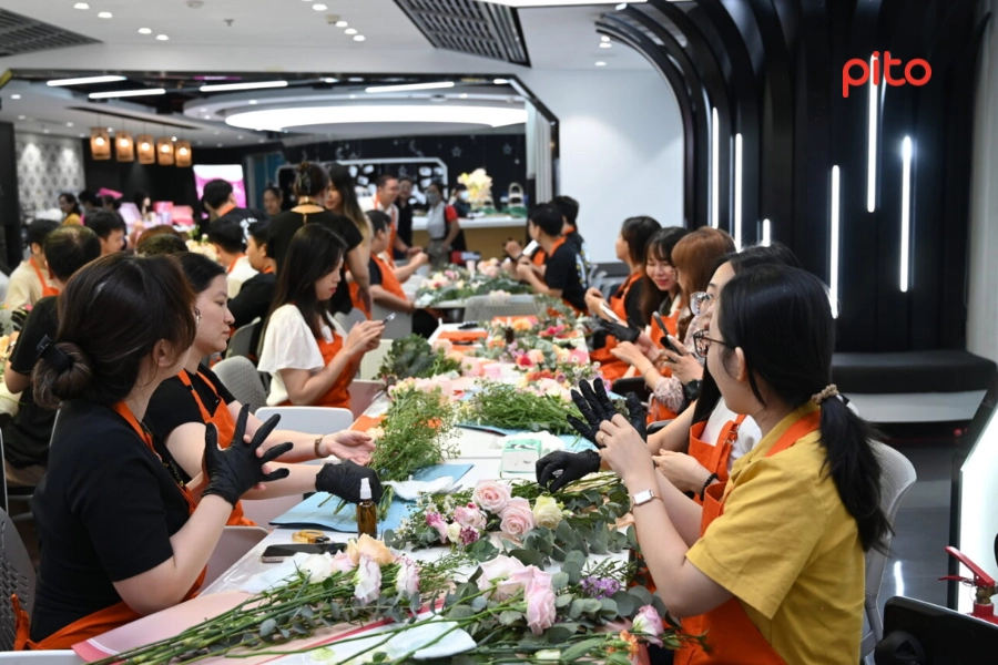 cong-su-Axon-tham-gia-workshop-hoa-20-10 Cộng sự Axon tham gia workshop cắm hoa tại văn phòng