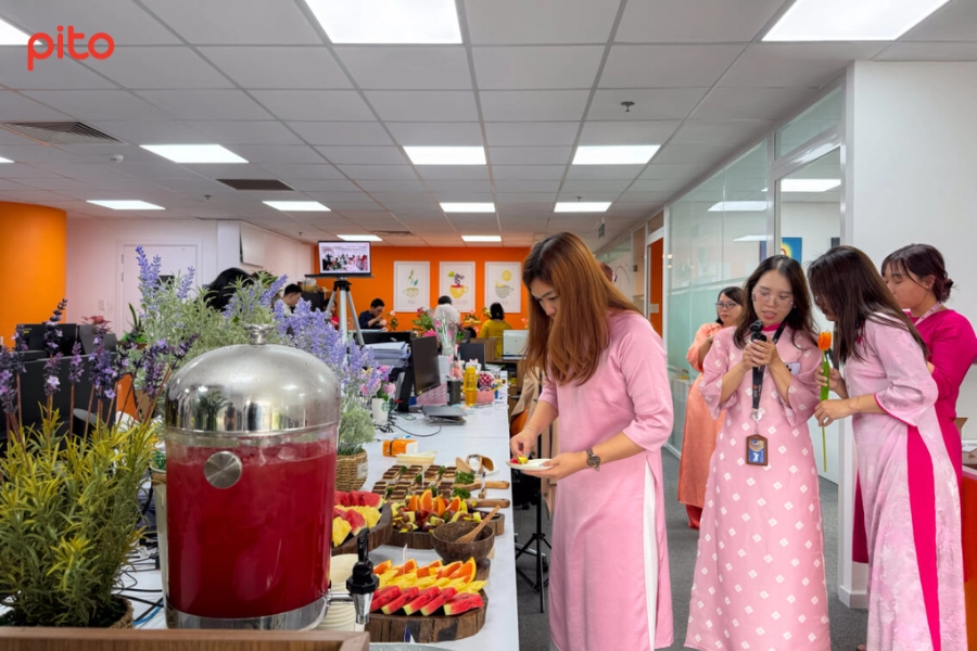 nhan-su-nu-Imperial-Brands-mac-ao-dai Nhân sự nữ của Imperial Brands mặc áo dài truyền thống